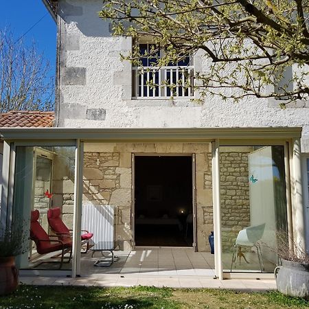 Domaine De Pelouaille - Chambre D'Hotes Saint-Jean-dʼAngély Exteriér fotografie