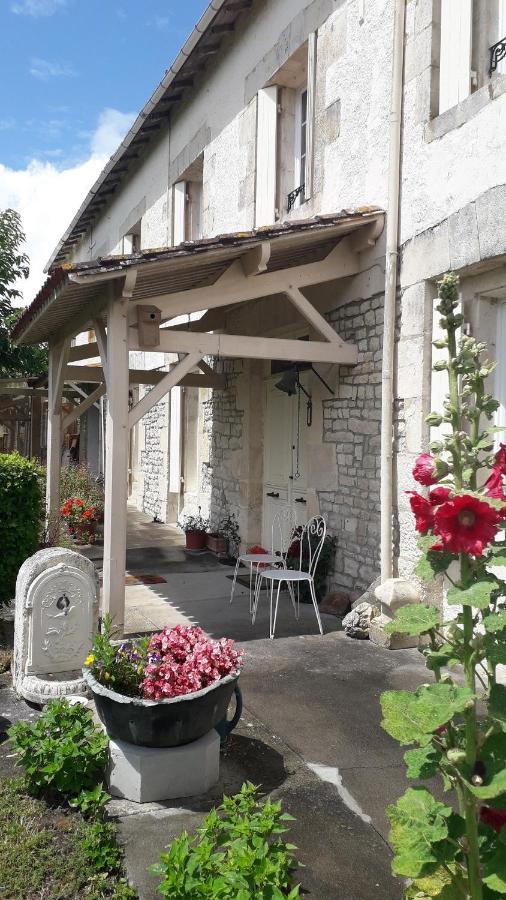 Domaine De Pelouaille - Chambre D'Hotes Saint-Jean-dʼAngély Exteriér fotografie