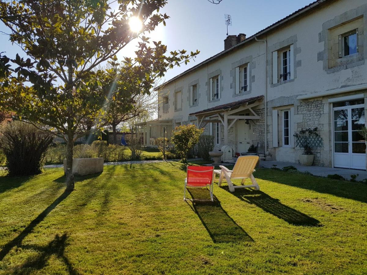 Domaine De Pelouaille - Chambre D'Hotes Saint-Jean-dʼAngély Exteriér fotografie