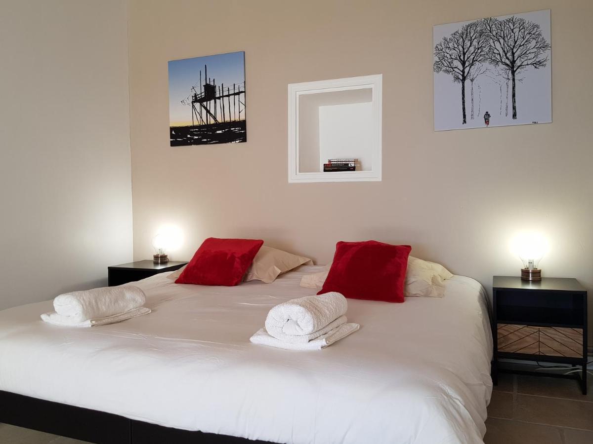 Domaine De Pelouaille - Chambre D'Hotes Saint-Jean-dʼAngély Exteriér fotografie